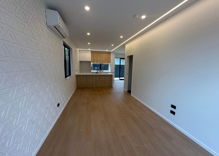  at 2/32 Bradbury Road, Botany Downs, Manukau City, Auckland