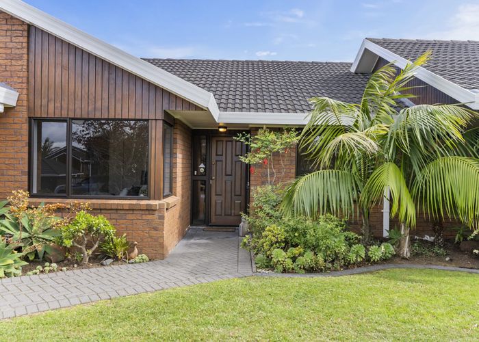  at 17 Channing Crescent, Botany Downs, Auckland