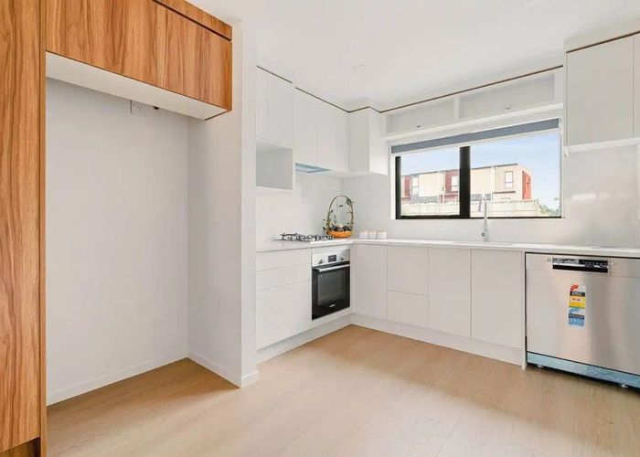  at 12/32 Tapuwae way, Mangere Bridge, Manukau City, Auckland