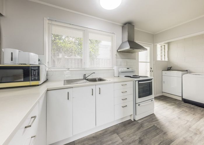  at 2/95 Panama Road, Mount Wellington, Auckland