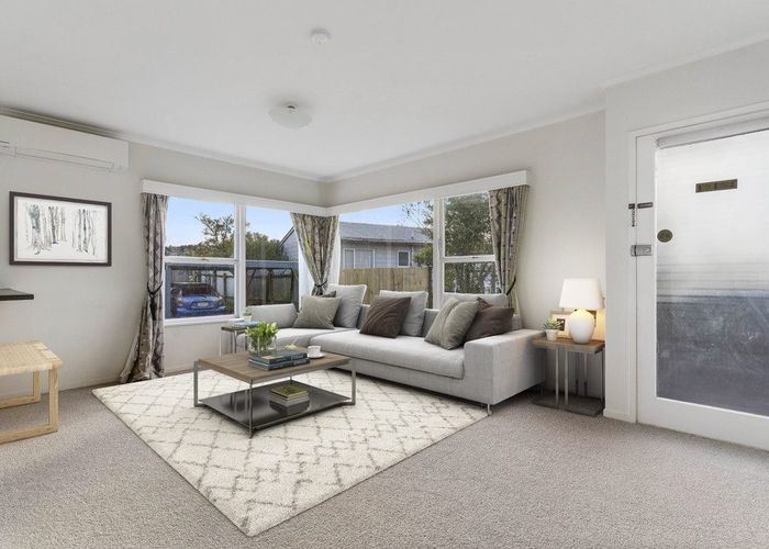  at 2/8 Chartwell Avenue, Glenfield, North Shore City, Auckland