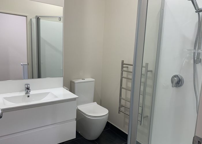  at E7/20 Ian Marwick Place, Birkenhead, North Shore City, Auckland