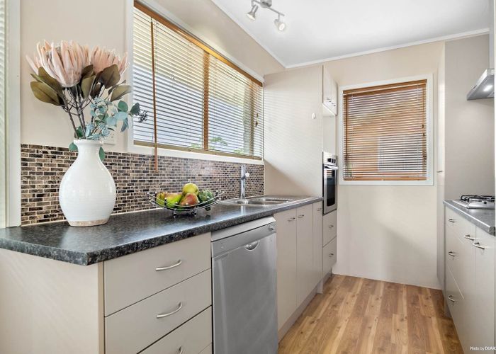  at 1/5 Ballater Place, Highland Park, Manukau City, Auckland