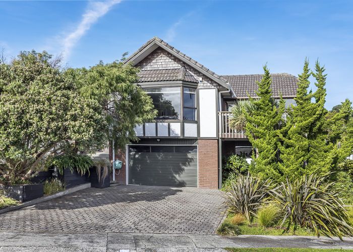  at 32 Kinloch Place, Papakowhai, Porirua