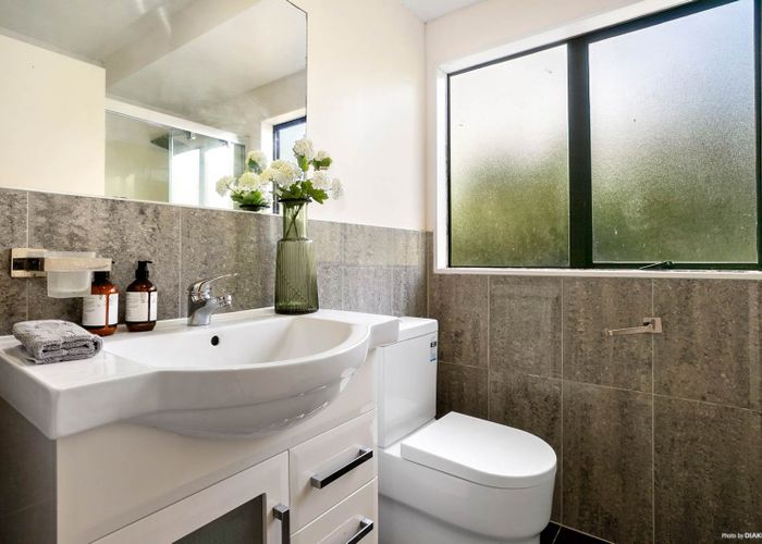  at 2/187 Richardson Road, Mount Roskill, Auckland