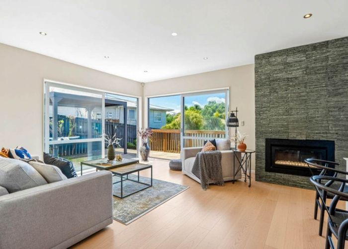  at 17 Limmer Place, Browns Bay, North Shore City, Auckland