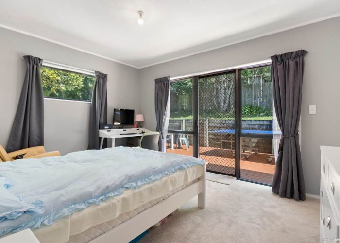  at 2/26 Fernlea Rise, Bayview, Auckland