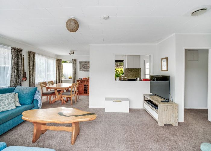  at 8 William Hadlow Place, Hatfields Beach, Orewa