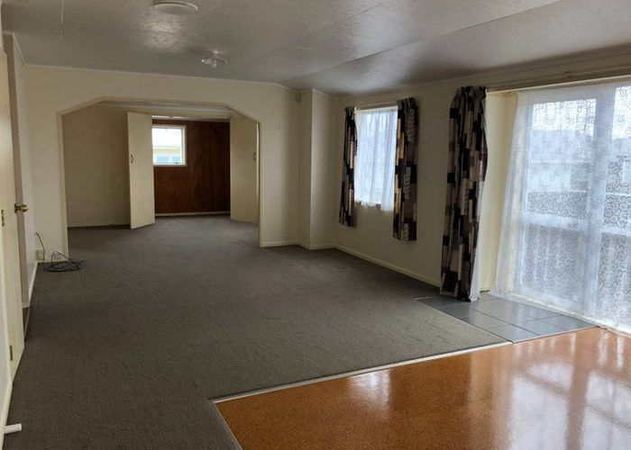  at 2/450 Richardson Road, Mount Roskill, Auckland