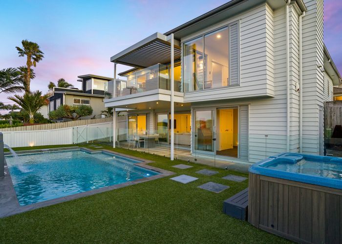  at 15 Beechwood Road, Rothesay Bay, North Shore City, Auckland