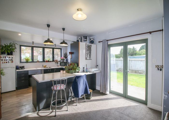  at 6 Ocean Beach Road, Bluff