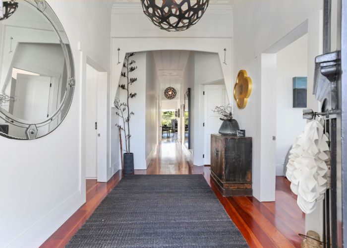 at 9 Kingsview Road, Mount Eden, Auckland
