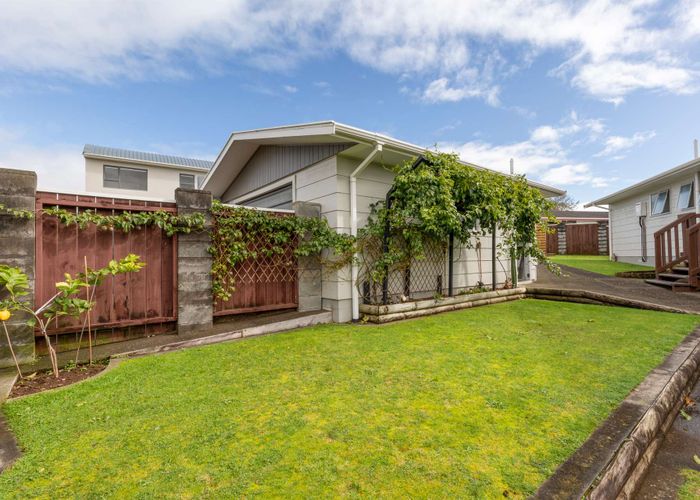  at 14 Virginia Place, Whalers Gate, New Plymouth