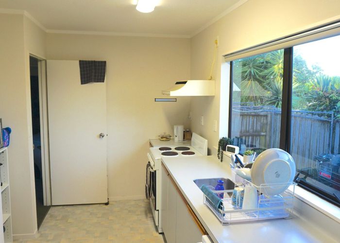  at 2/14 Sandgate Avenue, Botany Downs, Auckland