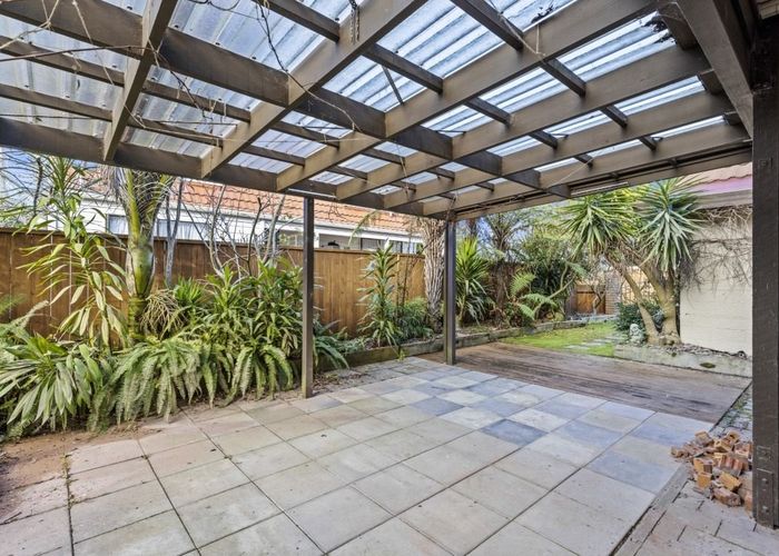  at 24 Dawson Street, Hamilton East, Hamilton