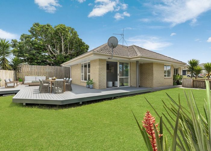  at 11 Legacy Drive, Henderson, Waitakere City, Auckland