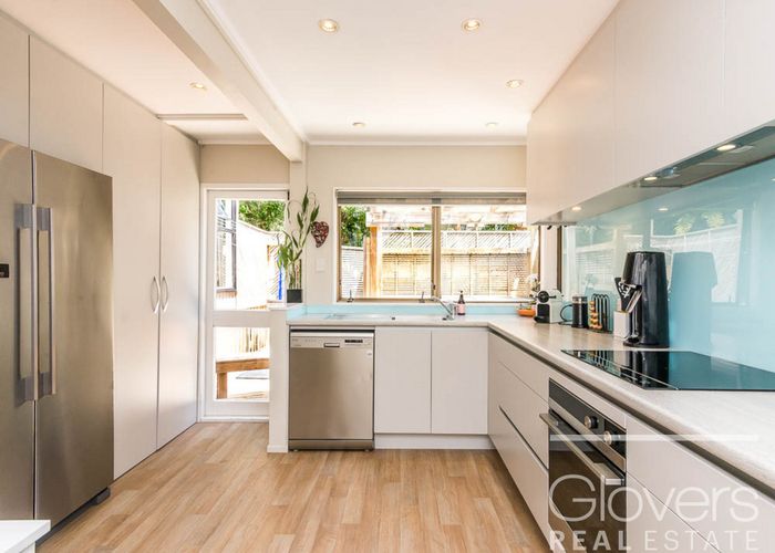  at 6 Brownie Road, Laingholm, Auckland