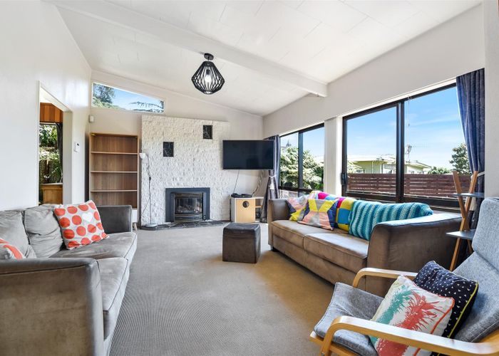  at 6 Hawk Place, Selwyn Heights, Rotorua