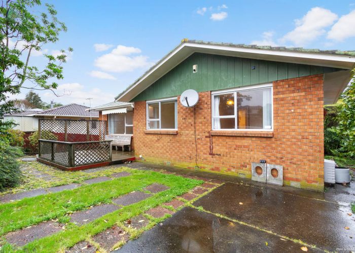  at 46 Lantana Road, Green Bay, Auckland