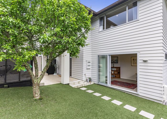  at 32B Parr Terrace, Castor Bay, Auckland
