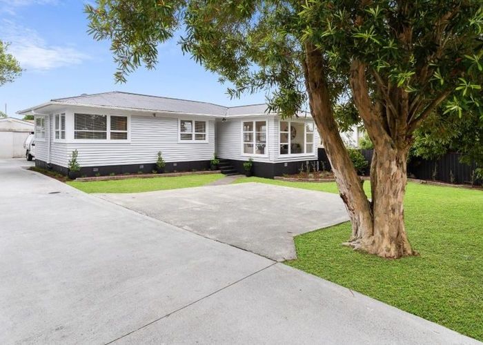  at 11 Clayton Road, Manurewa, Auckland