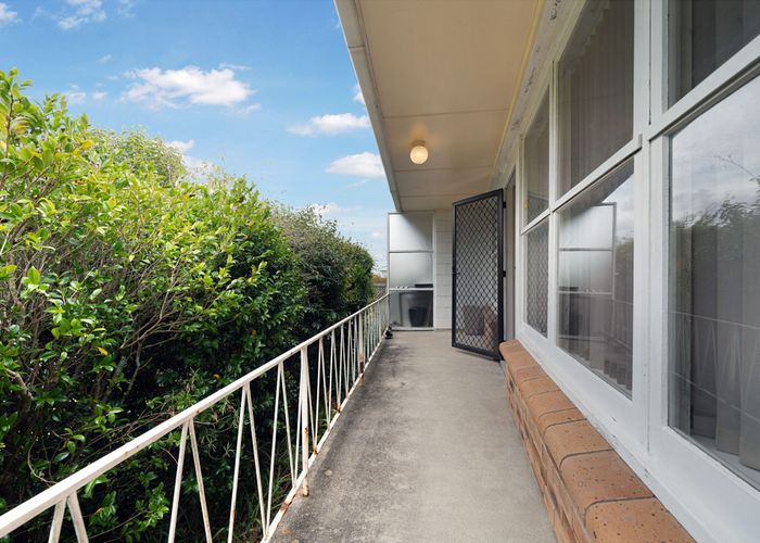  at 3/77 Royal View Road, Te Atatu South, Waitakere City, Auckland