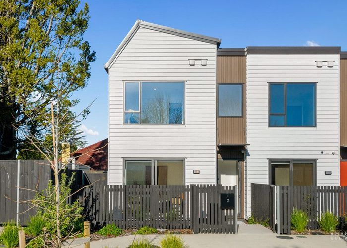  at 3 Isabella Lane, Henderson, Waitakere City, Auckland