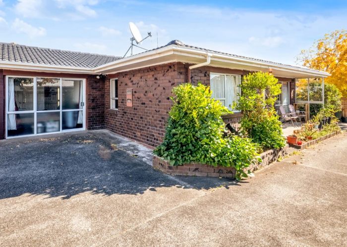  at 1/40 Aviemore Drive, Highland Park, Auckland