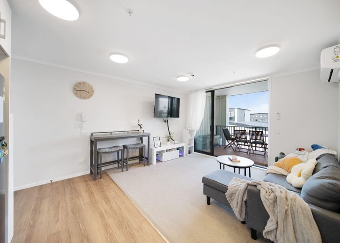  at 204/2 Pukakaho Lane, Papatoetoe, Manukau City, Auckland