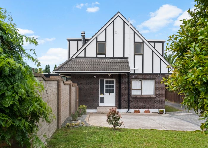  at 1/24 Curacao Place, Half Moon Bay, Auckland