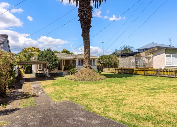  at 17 Woodward Avenue, Mangere Bridge, Auckland