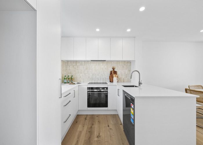  at 1-2/16 Bass Street, Woolston, Christchurch City, Canterbury