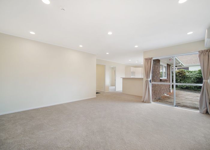  at 11 Suncrest Drive, West Harbour, Waitakere City, Auckland