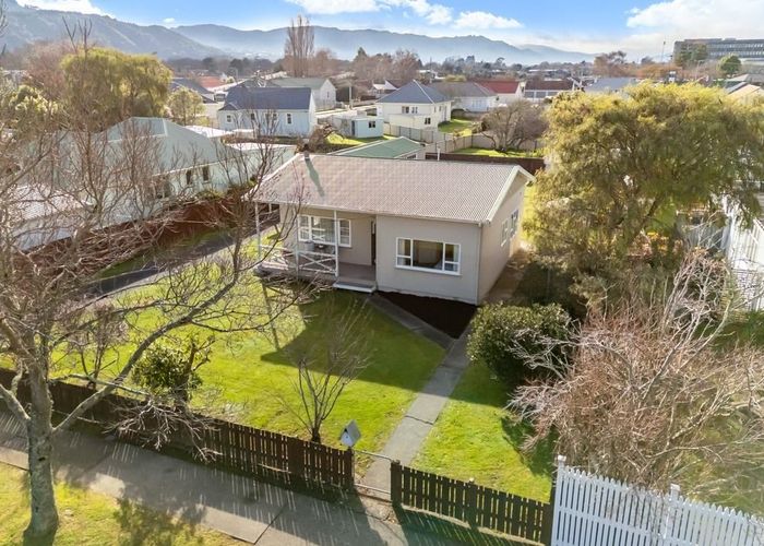  at 4 Heretaunga Square, Silverstream, Upper Hutt, Wellington