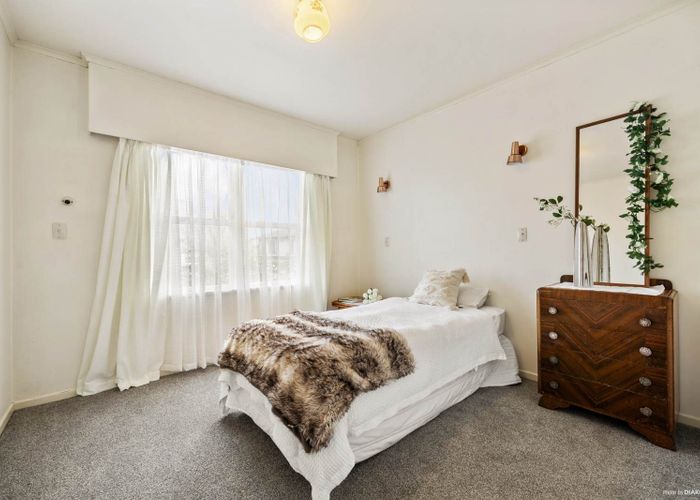  at 2/14 Halsey Road, Manurewa, Auckland