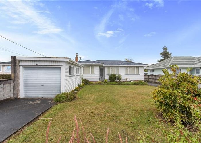  at 136 Rathgar Rd, Henderson, Waitakere City, Auckland