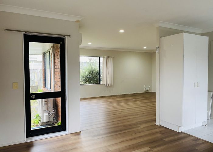  at 2/9 Stratford Road, Alfriston, Manukau City, Auckland