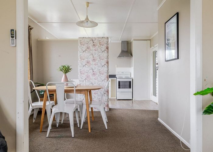  at 10 Stoke Place, Awapuni, Palmerston North, Manawatu / Whanganui