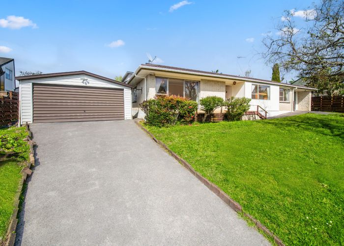  at 4 Sirius Place, Botany Downs, Auckland