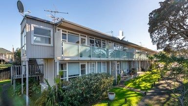  at 5/77 Old Lake Road, Narrow Neck, Auckland