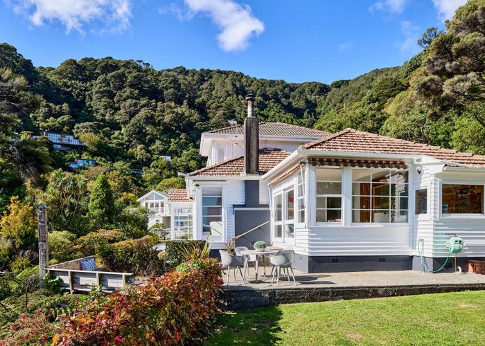  at 2 Mahina Road, Mahina Bay, Eastbourne, Lower Hutt, Wellington