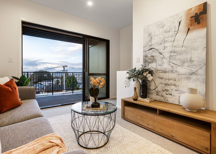  at 4/11 Ryburn Road, Mount Wellington, Auckland