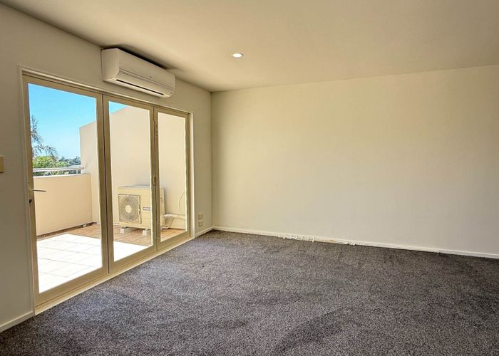  at 48 Exmouth Road, Northcote, Auckland