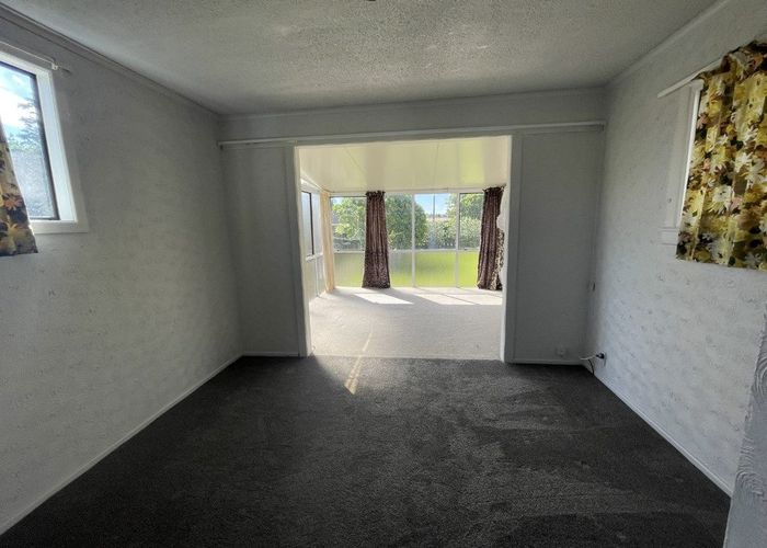  at 71 Seabrook Ave, New Lynn, Waitakere City, Auckland