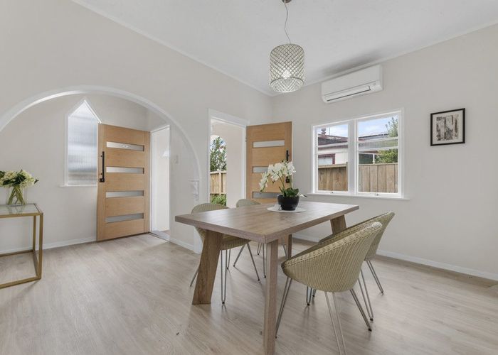  at 6 Lipscombe Avenue, Papatoetoe, Auckland