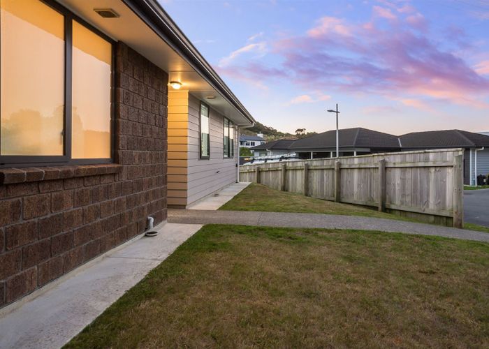  at 8 Hull Place, Whitby, Porirua, Wellington