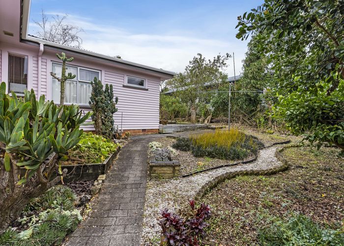  at 9 Park Road, Glenfield, Auckland
