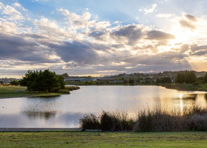  at 21 Lakeview Quay, Pyes Pa, Tauranga