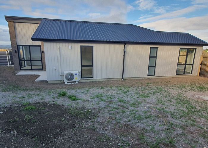  at 33 Red Hills Road, Massey, Waitakere City, Auckland