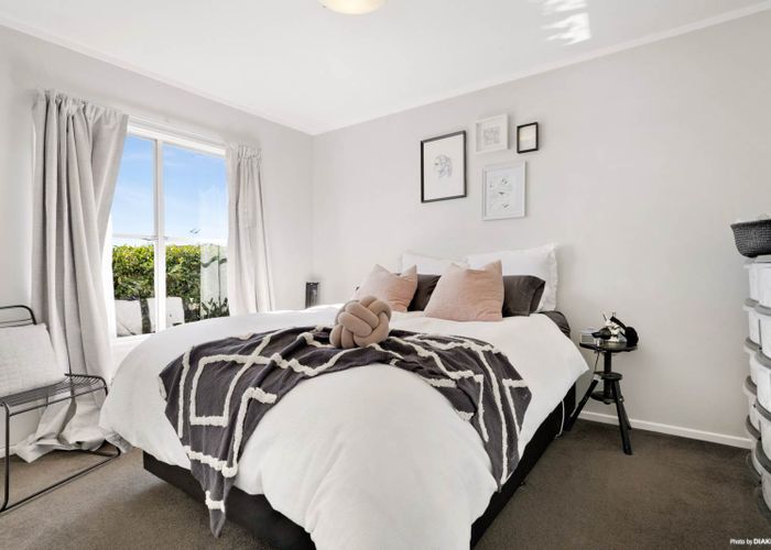 at 2/15 Hawkins Street, Meadowbank, Auckland
